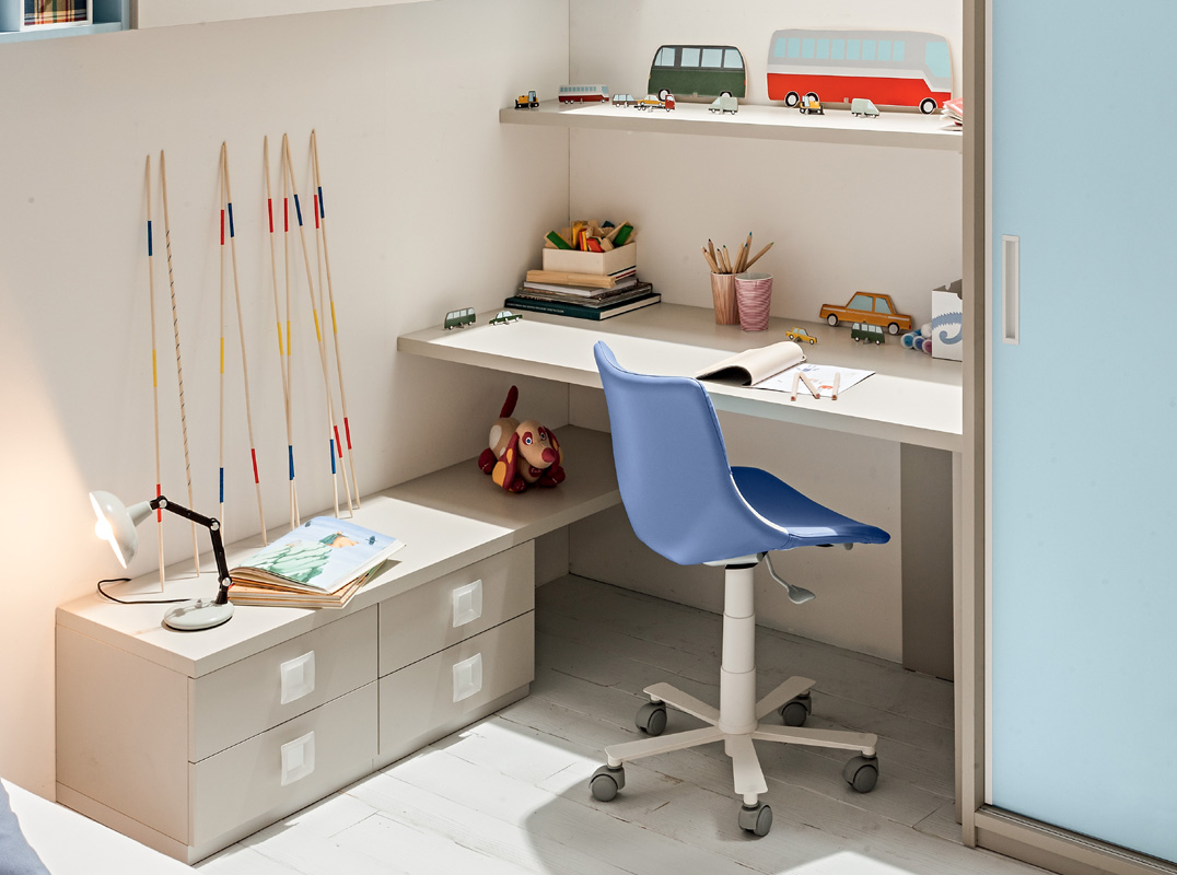 G930-karekla-grafeiou-galazia-paidiki