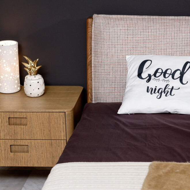 Kurly-komodino-krevatokamaras